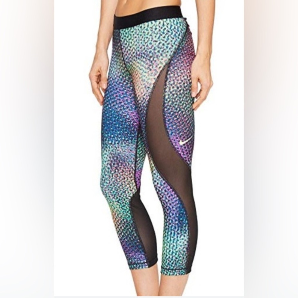 Nike® Women’s Pro HyperCool® Capri Leggings in Kaleidoscope Print